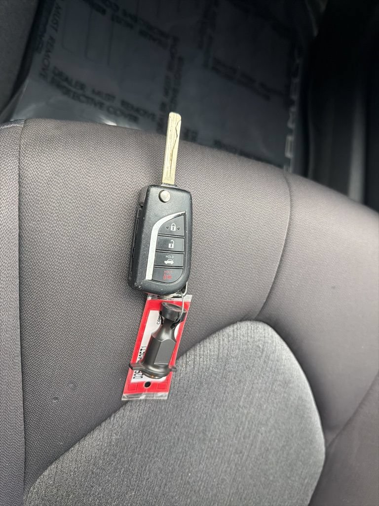 Used 2019 Toyota Camry LE FWD image 32