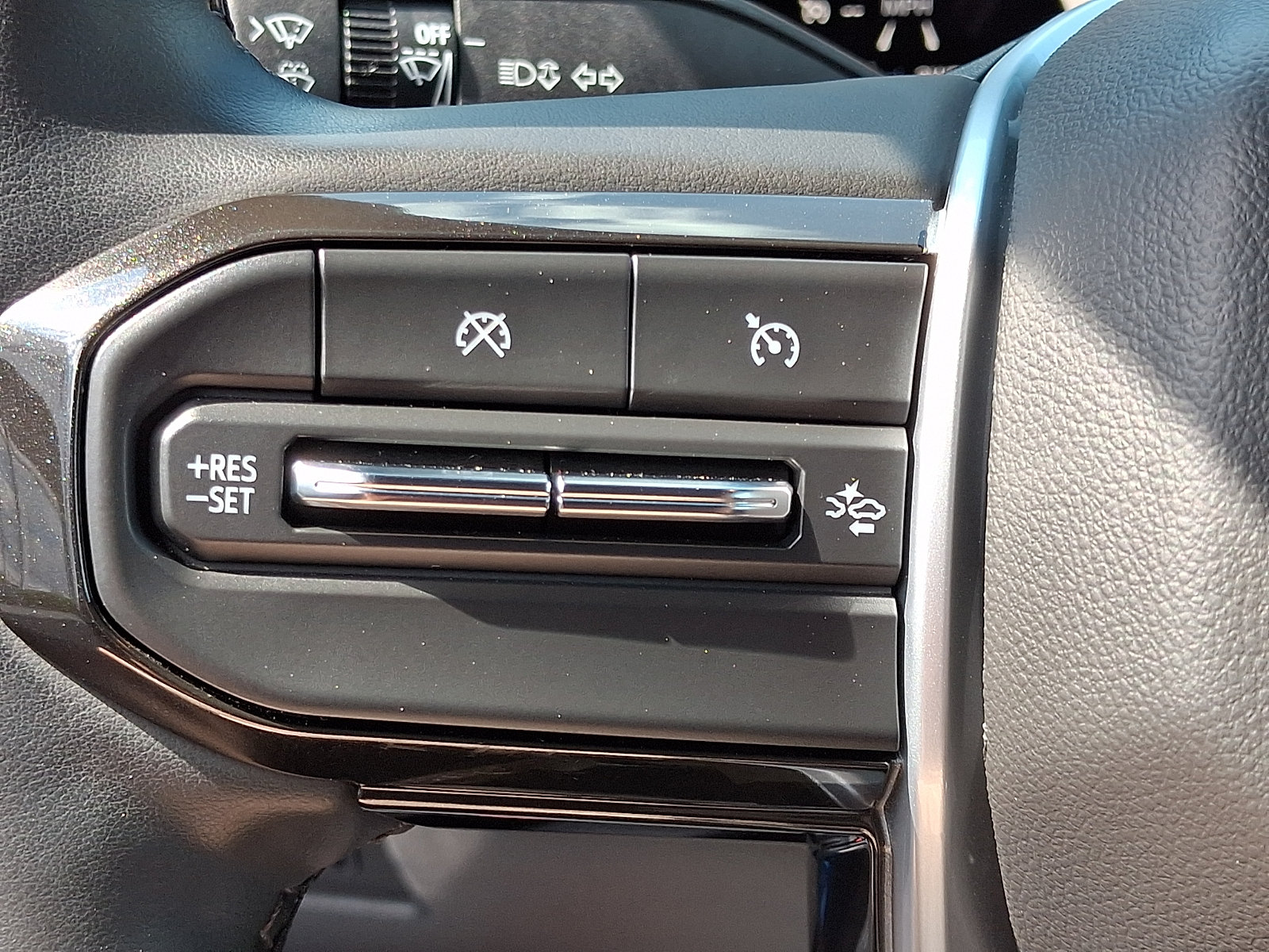 Used 2024 Chevrolet Colorado ZR2 w/ ZR2 Convenience Package III AWD/4WD image 22