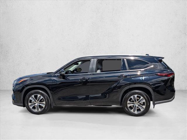 Used 2025 Toyota Highlander XLE image 9
