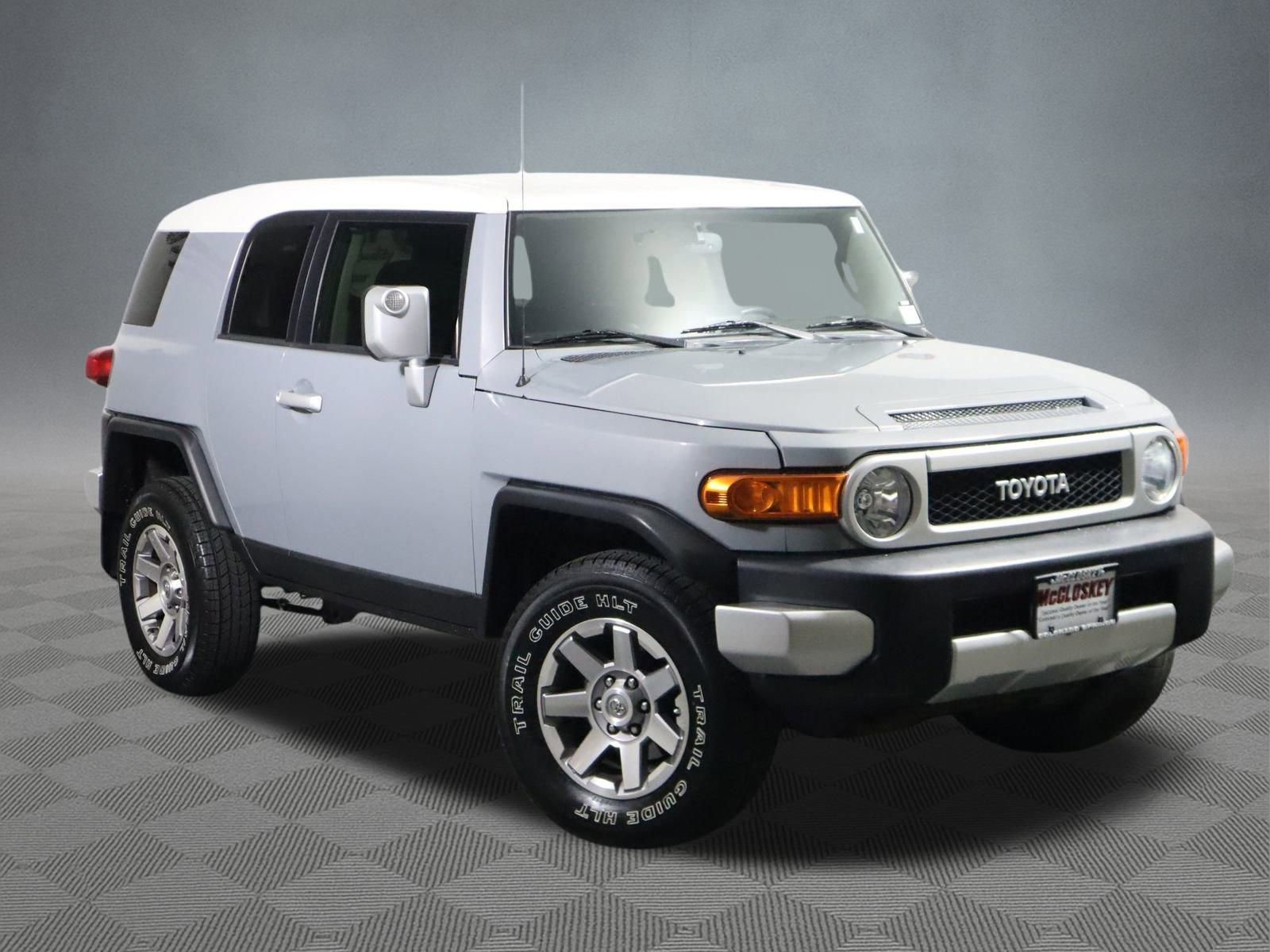 Used 2014 Toyota FJ Cruiser 4WD w/ Upgrade Package image 2