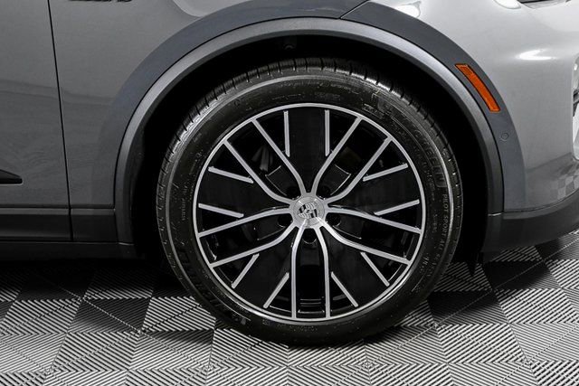 Certified 2025 Porsche Macan Electric image 37