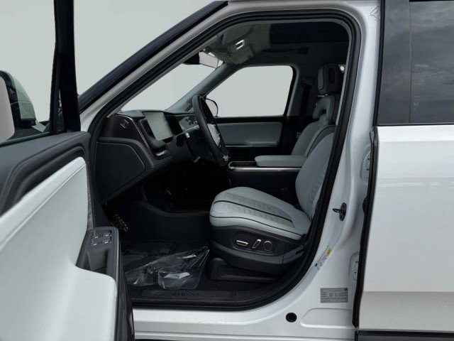 Used 2024 Rivian R1S Adventure image 20
