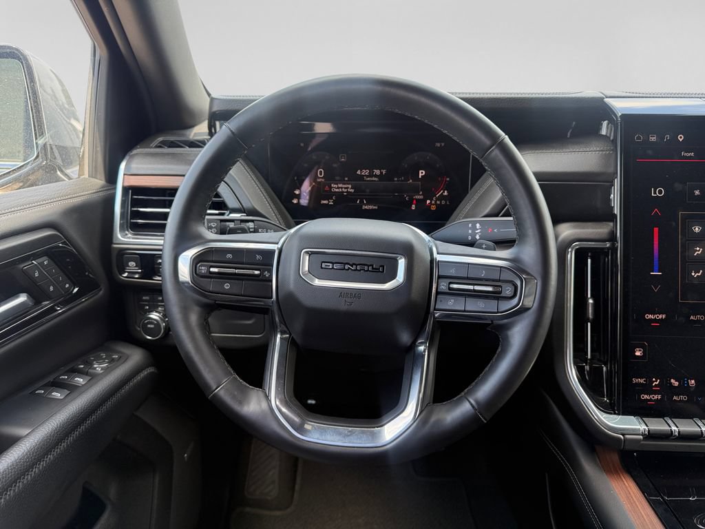 Used 2025 GMC Yukon Denali AWD/4WD image 15