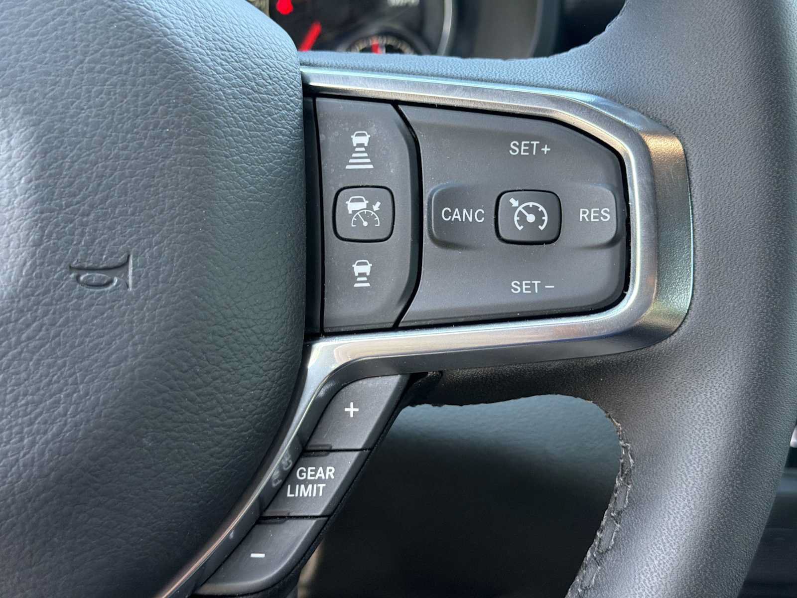 Used 2025 RAM 1500 Laramie RWD image 14