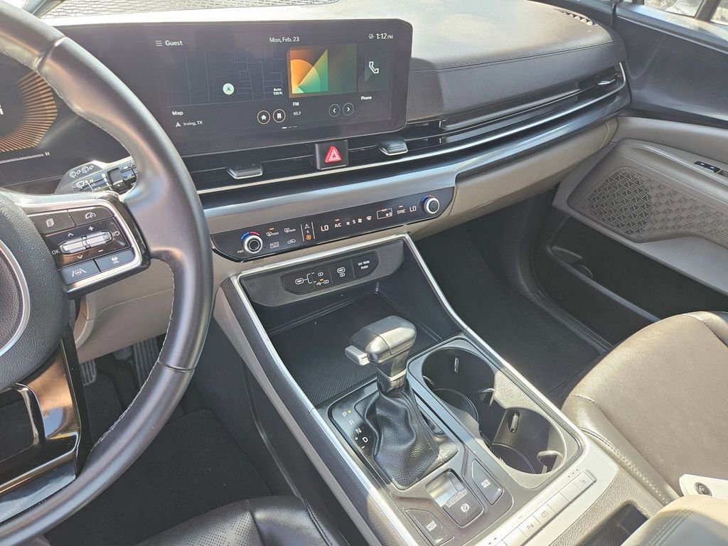 Used 2025 Kia Carnival image 20