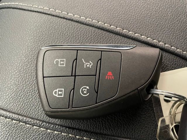 Used 2025 Chevrolet Traverse LT image 21