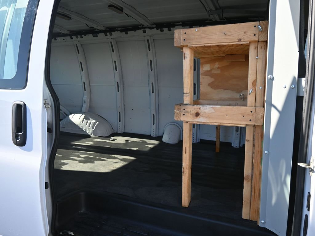Used 2023 GMC Savana 2500 Extended w/ Enhanced Convenience Package image 30