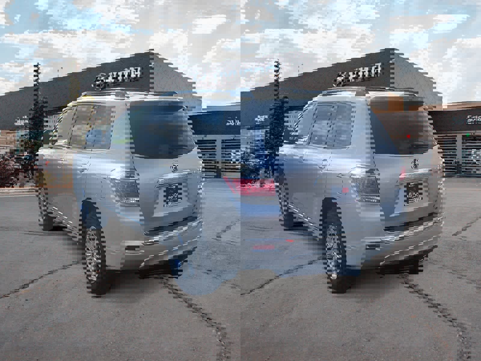 Used 2012 Toyota Highlander 4WD Hybrid w/ Leather Pkg image 3