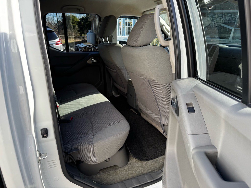 Used 2016 Nissan Frontier SV AWD/4WD image 28