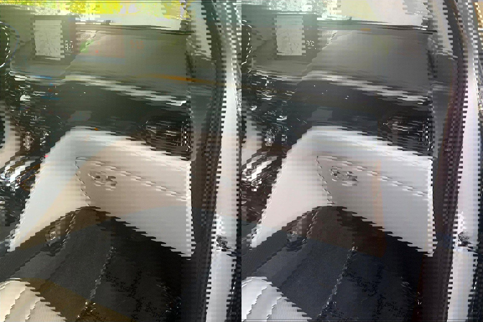 Used 2023 Acura MDX SH-AWD w/ Technology Package image 18