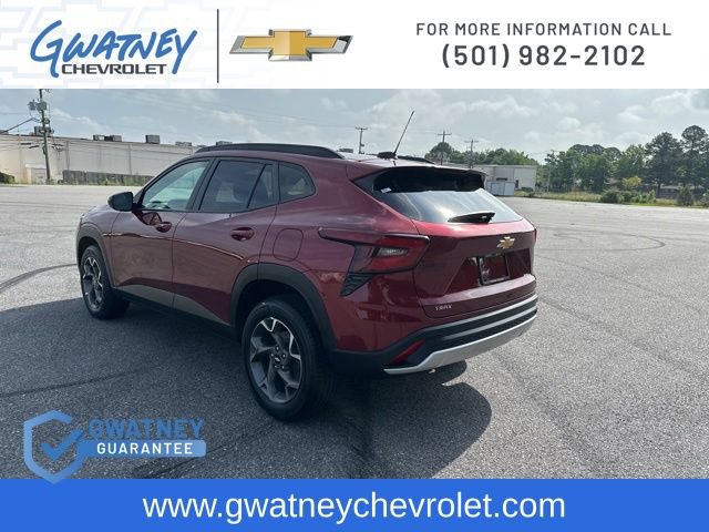 Used 2025 Chevrolet Trax LT w/ LT Convenience Package FWD image 7