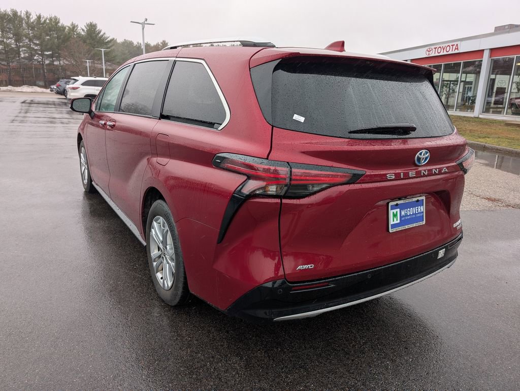 Used 2022 Toyota Sienna Platinum image 3