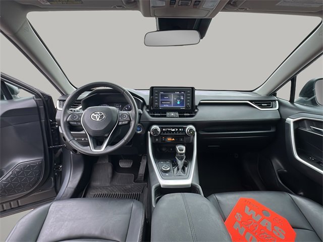 Used 2021 Toyota RAV4 XLE Premium image 9