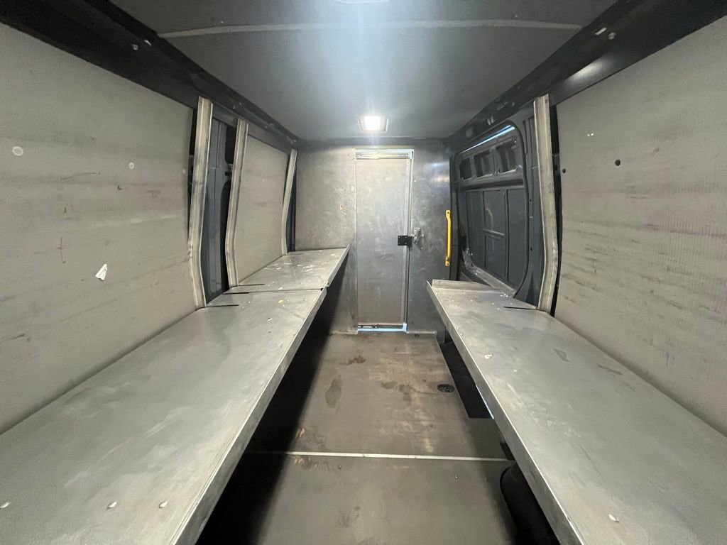 Used 2018 Mercedes-Benz Sprinter 2500 image 16