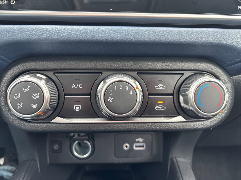 Used 2025 Nissan Versa SV w/ Trunk Package image 31