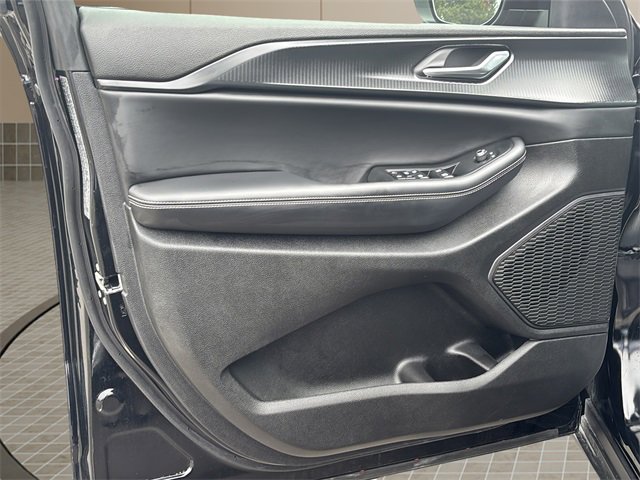 Certified 2025 Jeep Grand Cherokee Laredo X w/ Luxury Tech Group I image 16