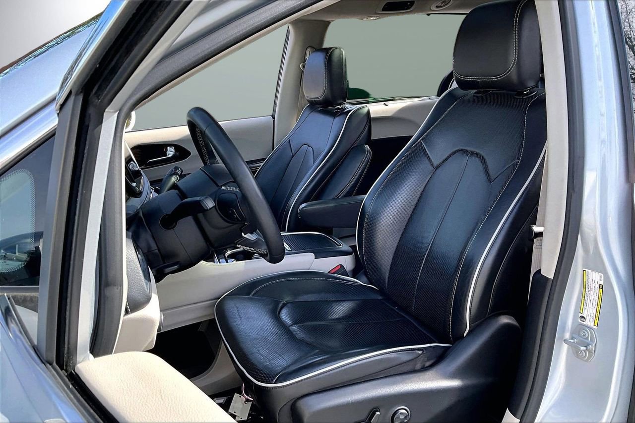 Certified 2022 Chrysler Pacifica Limited image 22