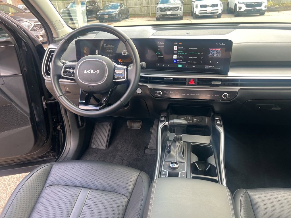 Certified 2025 Kia Sorento S w/ Panoramic Sunroof Package image 18