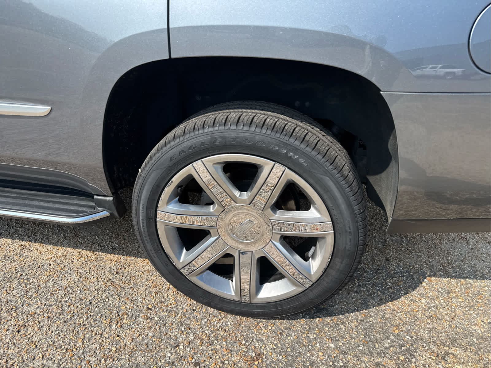 Used 2020 Cadillac Escalade Luxury RWD image 16