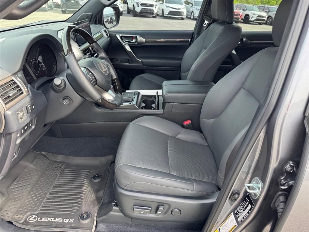 Used 2023 Lexus GX 460 Premium w/ Accessory Package AWD/4WD image 9
