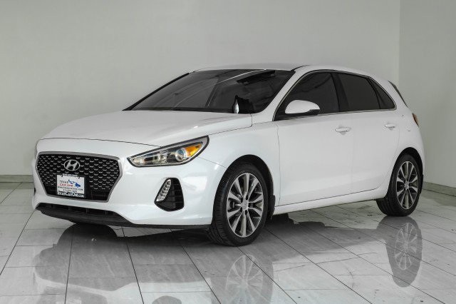 Used 2018 Hyundai Elantra GT image 4