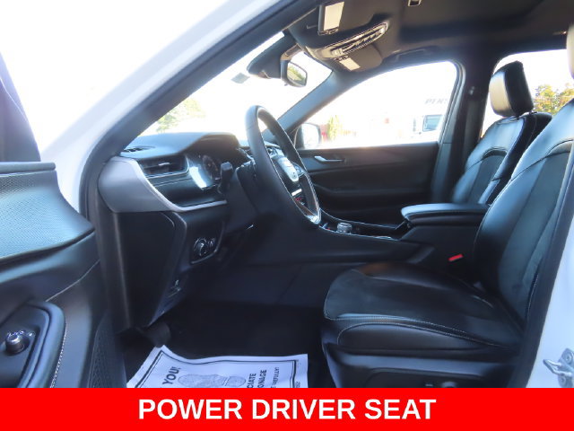 Used 2023 Jeep Grand Cherokee L Laredo AWD/4WD image 20