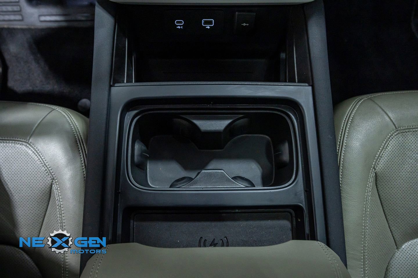 Used 2023 Land Rover Defender 110 S image 20