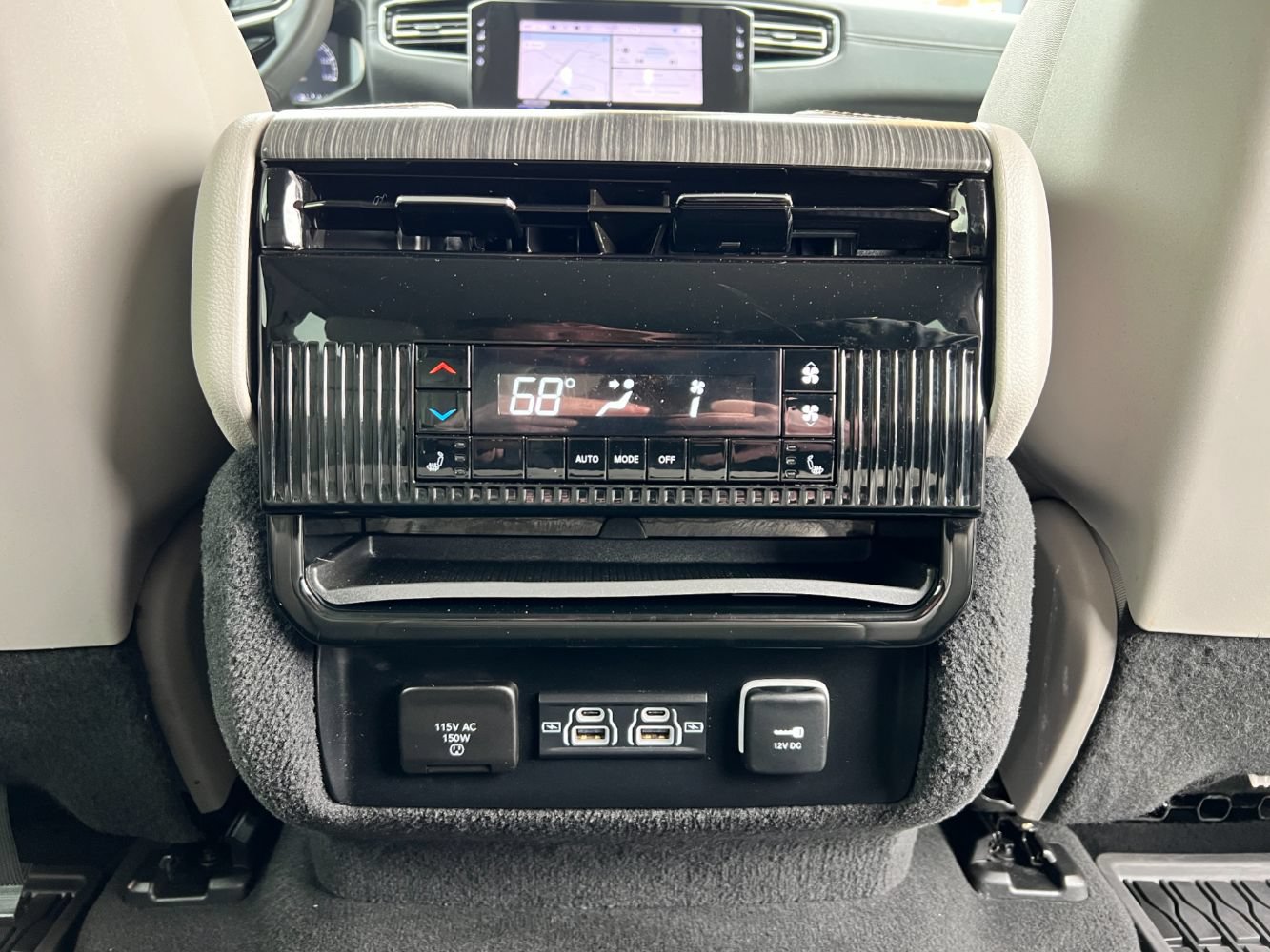 Used 2024 Jeep Wagoneer L Series II w/ Flexible Seating Group RWD image 25