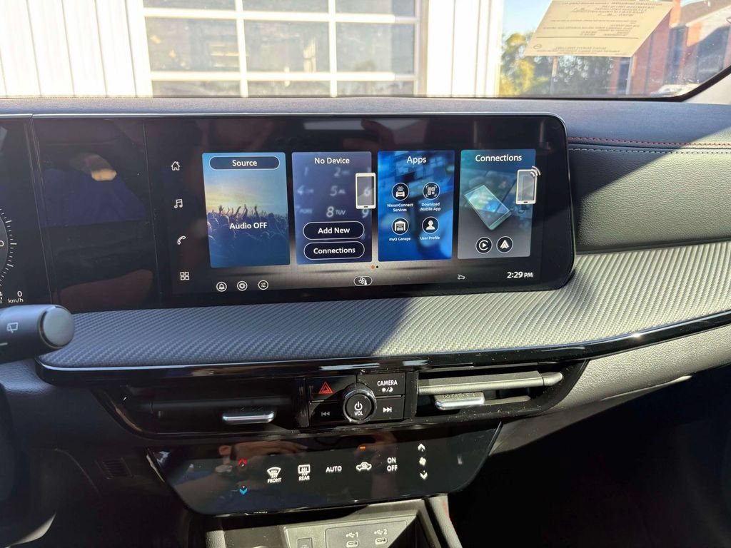 New 2026 Nissan Kicks SR w/ Illumination Package FWD image 17