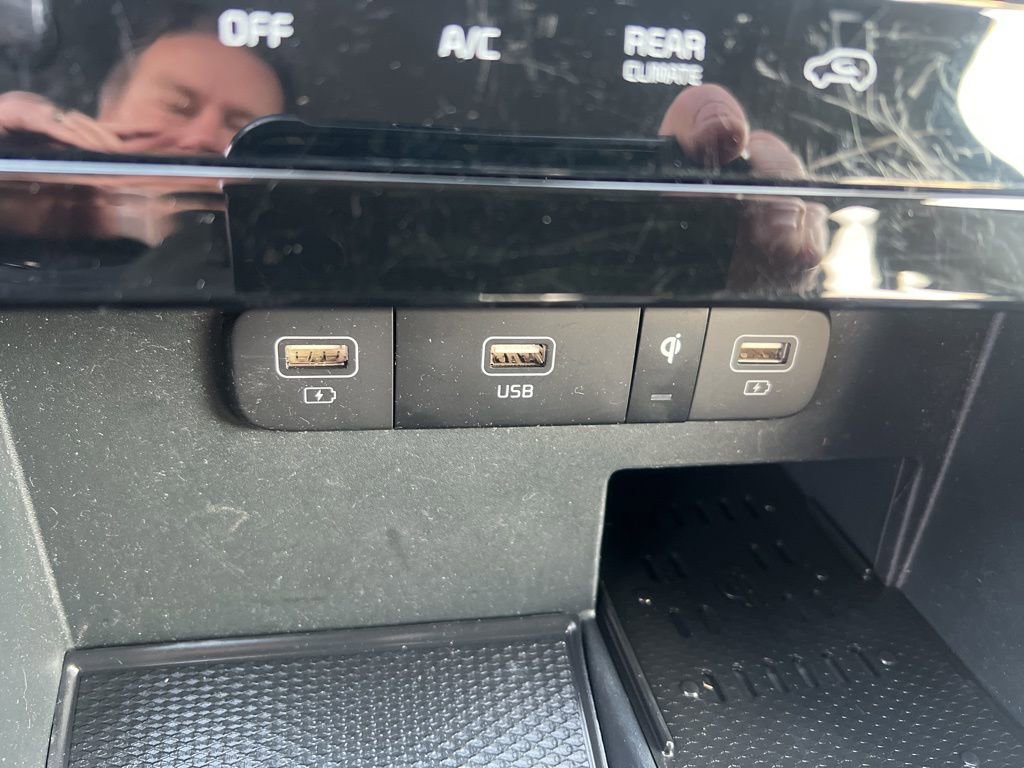 Certified 2023 Kia Carnival EX image 50