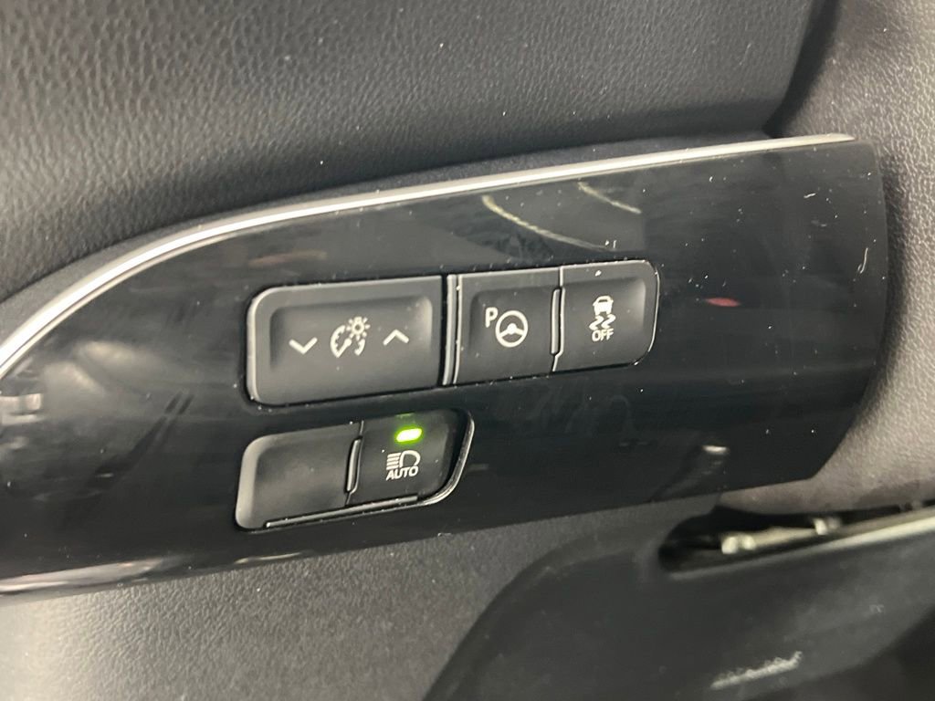 Used 2022 Toyota Prius XLE w/ Premium Convenience Package image 22