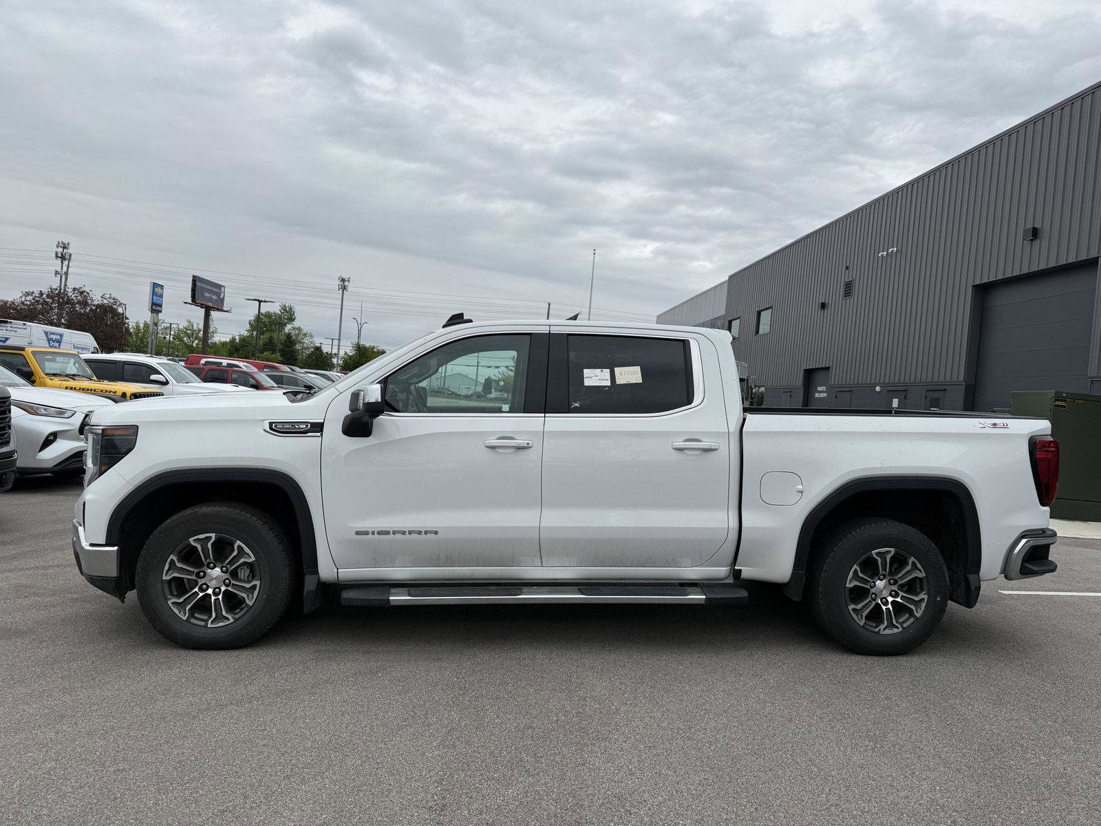 Used 2024 GMC Sierra 1500 SLE w/ Preferred Package AWD/4WD image 6