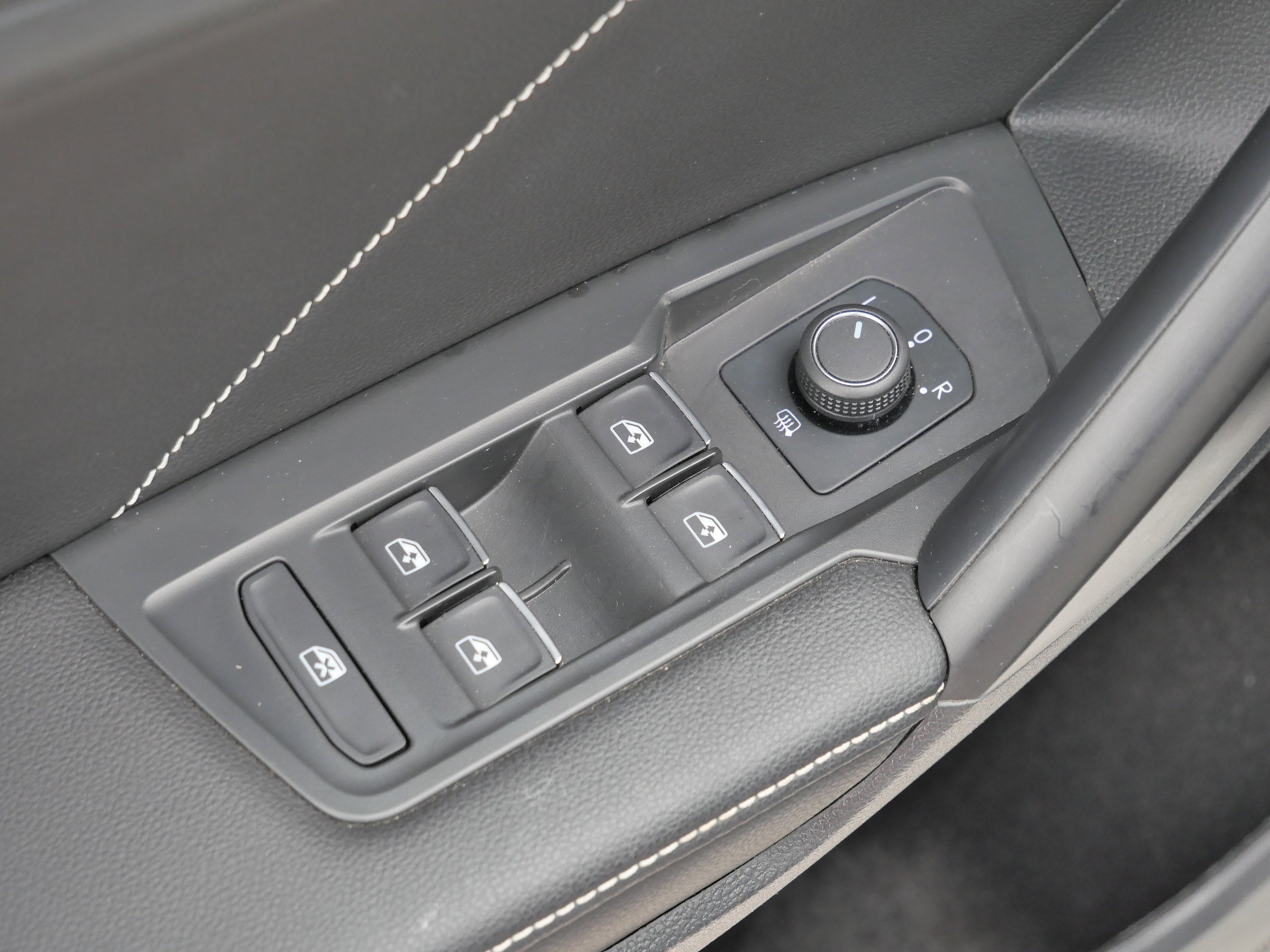 Certified 2022 Volkswagen Tiguan SE image 19