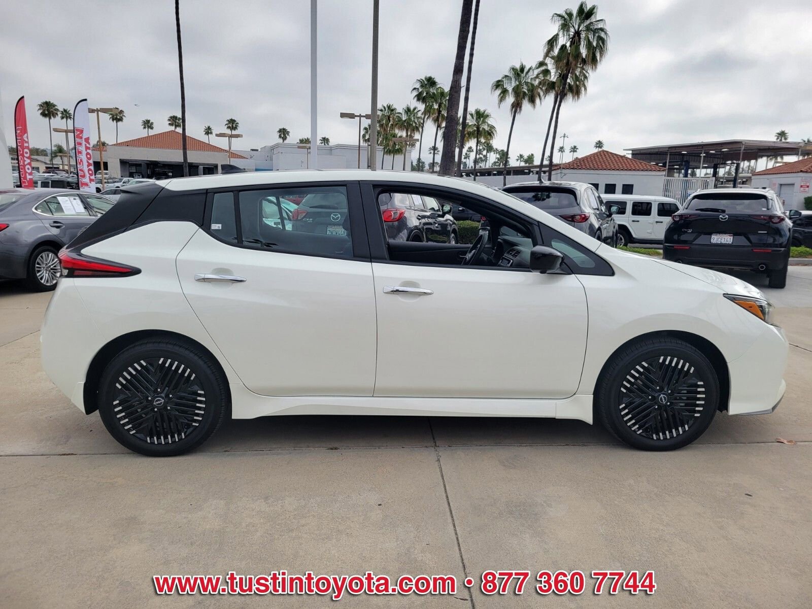 Used 2025 Nissan Leaf SV Plus image 3