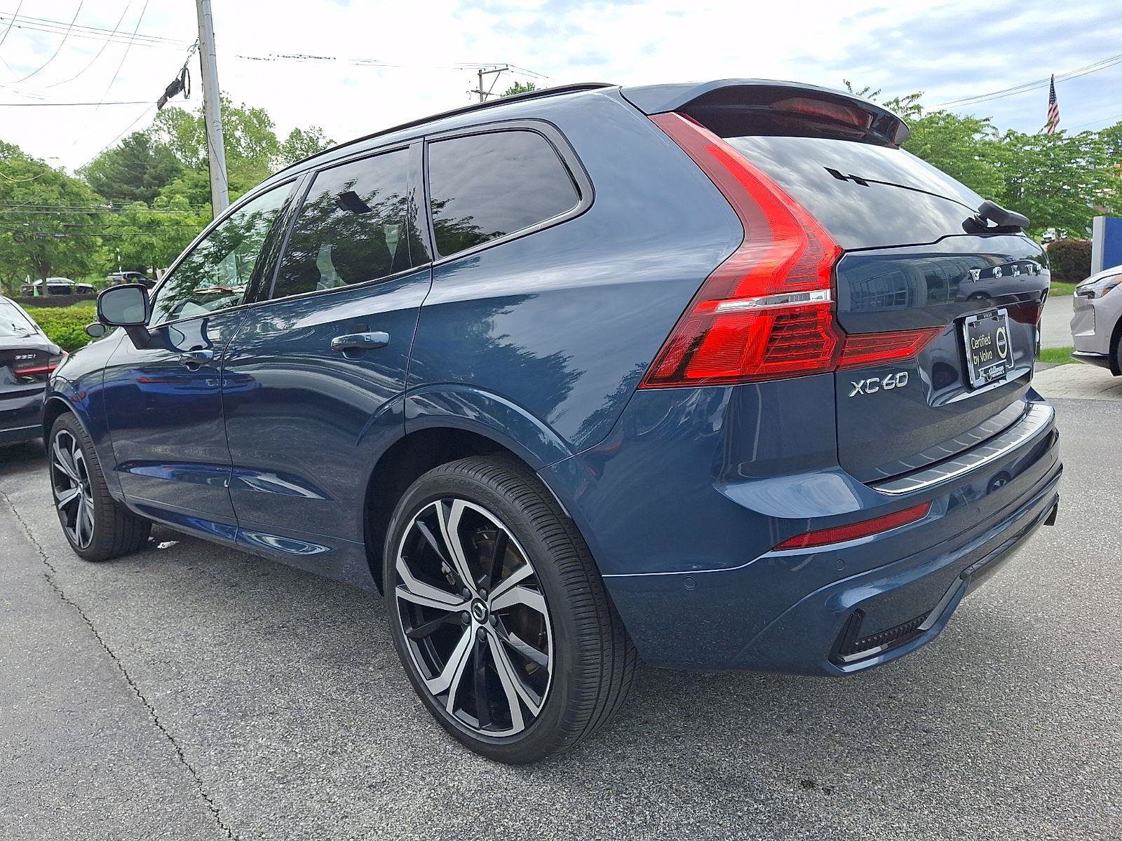 Certified 2023 Volvo XC60 B6 Ultimate w/ Climate Package AWD/4WD image 4