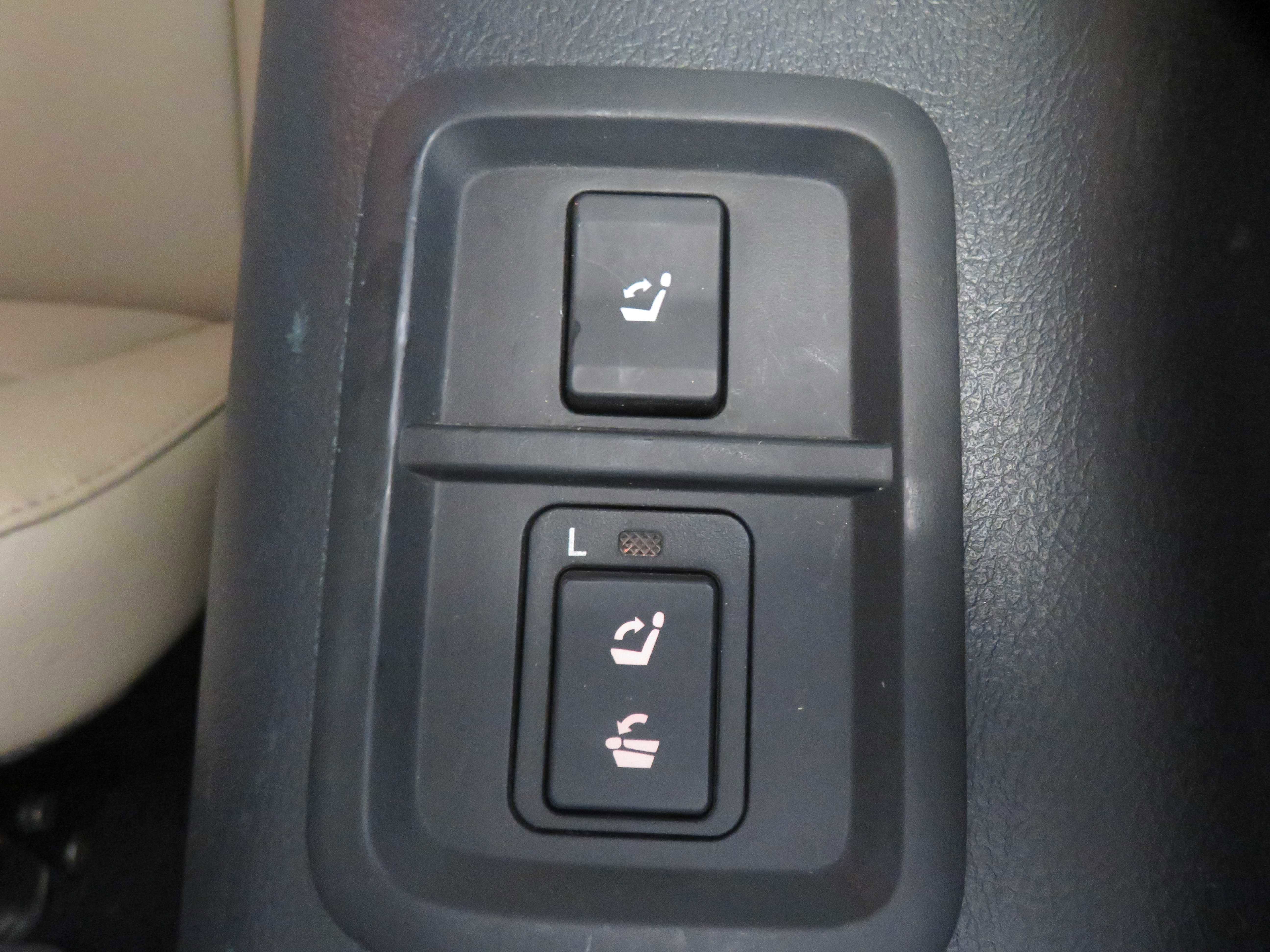Used 2015 Toyota Sequoia SR5 w/ Premium Package image 21