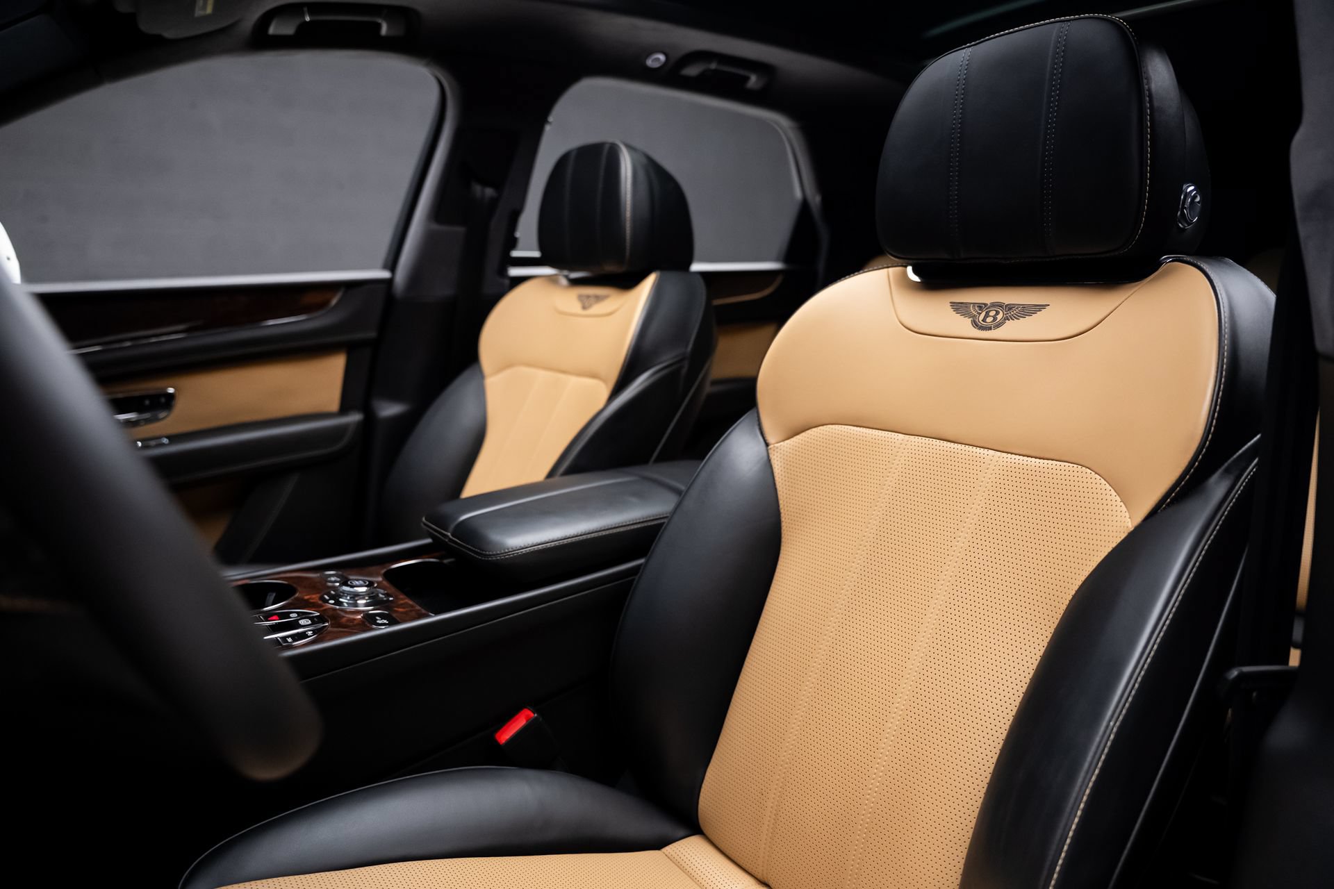 Used 2018 Bentley Bentayga AWD/4WD image 59
