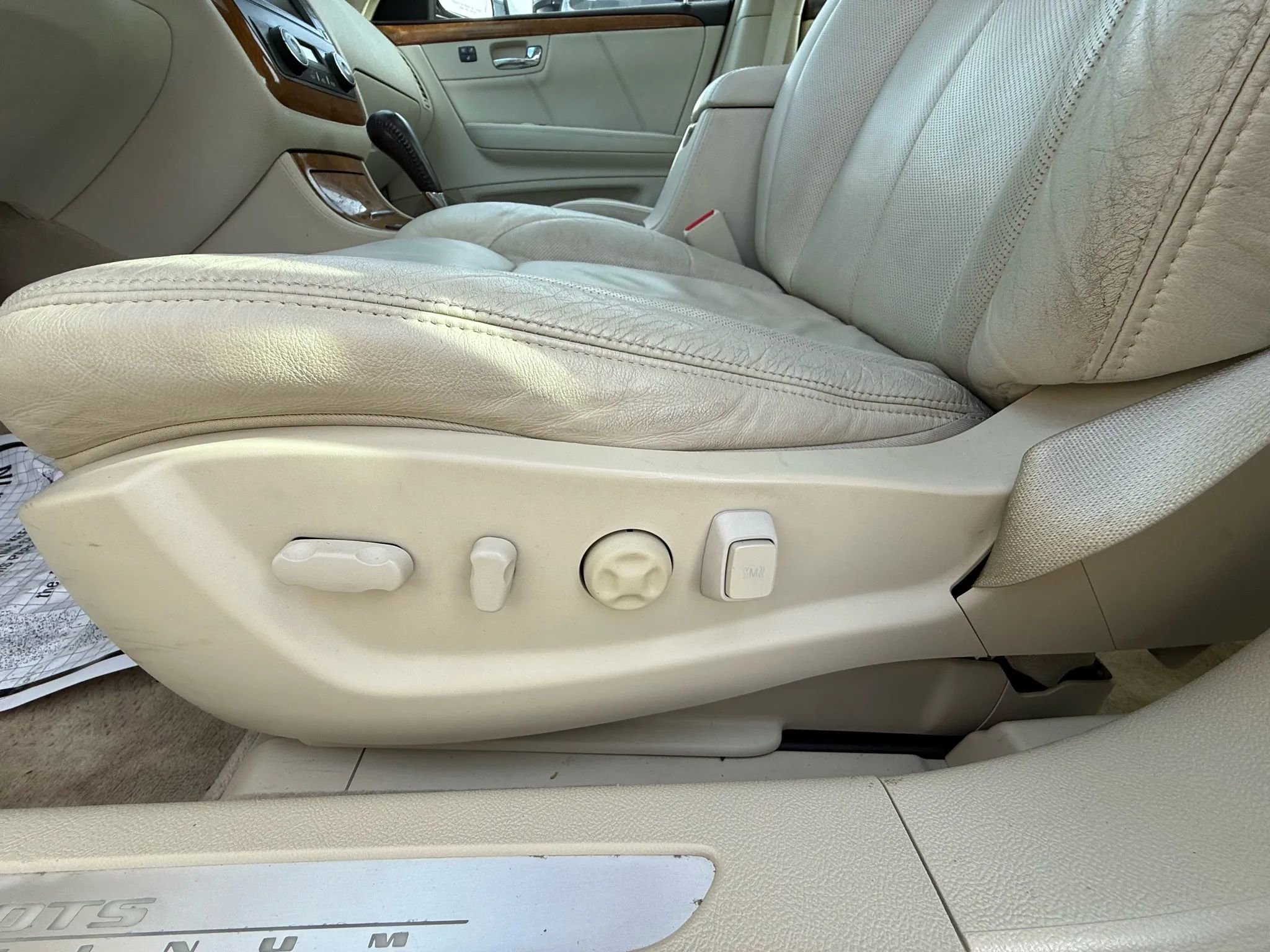 Used 2010 Cadillac DTS Platinum FWD image 16