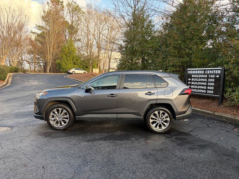 Used 2022 Toyota RAV4 XLE Premium image 4