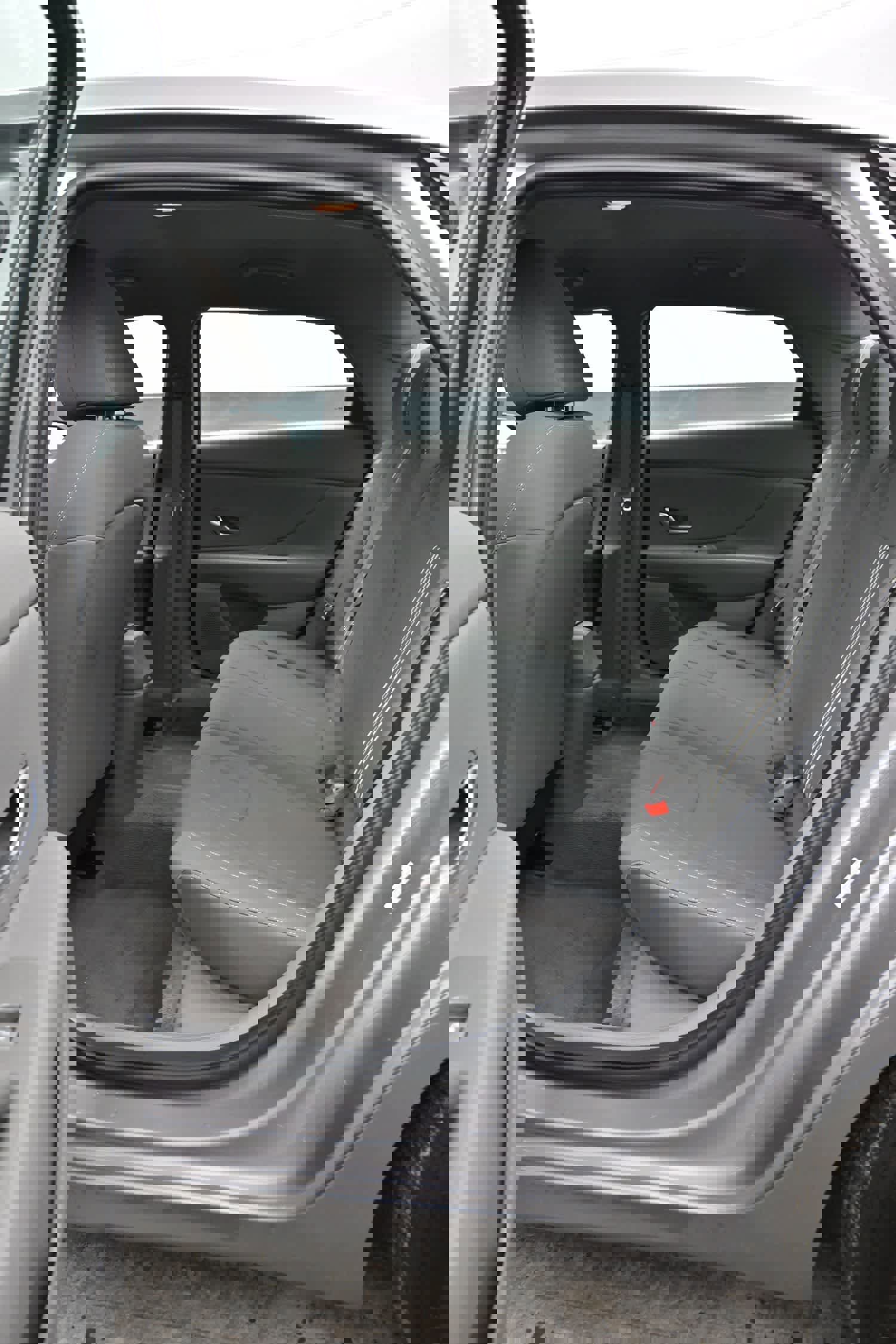 Used 2023 Hyundai Elantra SEL image 12