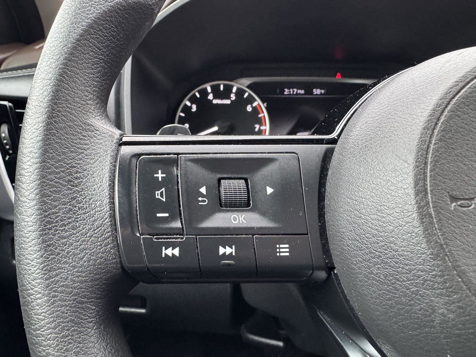 Used 2021 Nissan Rogue SV AWD/4WD image 22