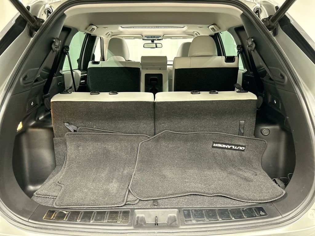 Used 2023 Mitsubishi Outlander SEL AWD/4WD image 24