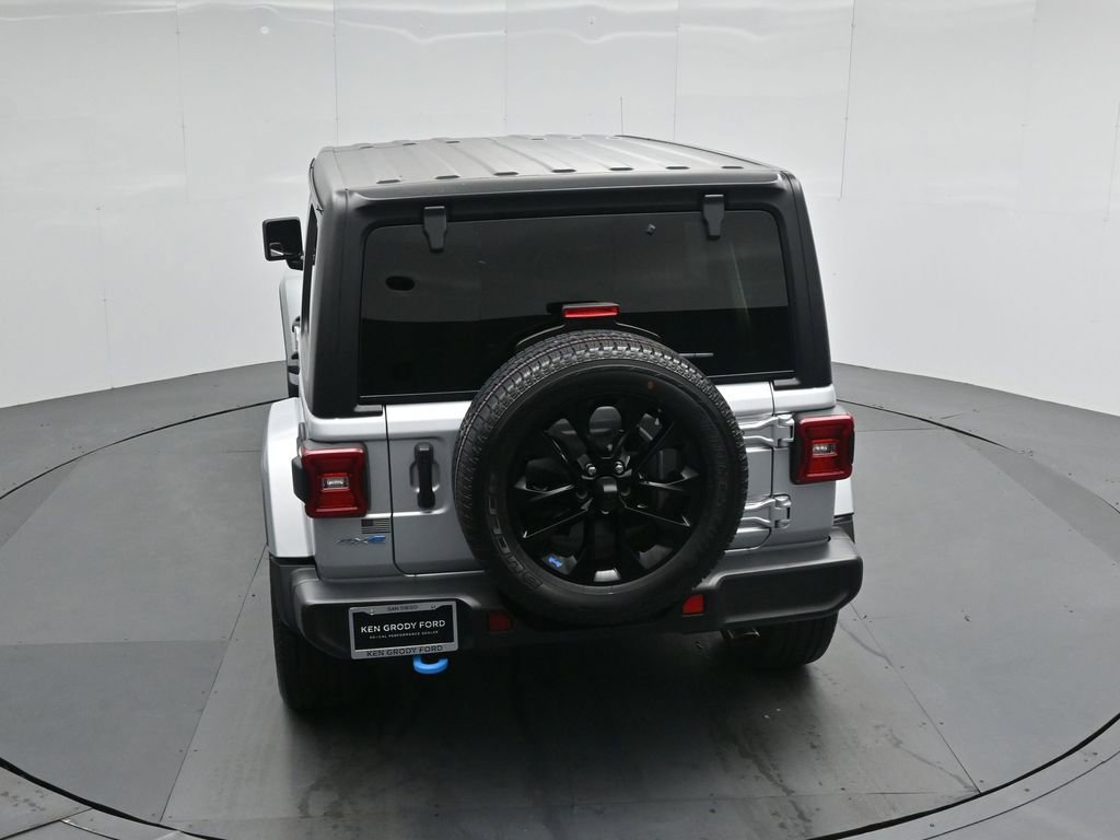 Used 2023 Jeep Wrangler Unlimited Sahara w/ Cold Weather Group image 41