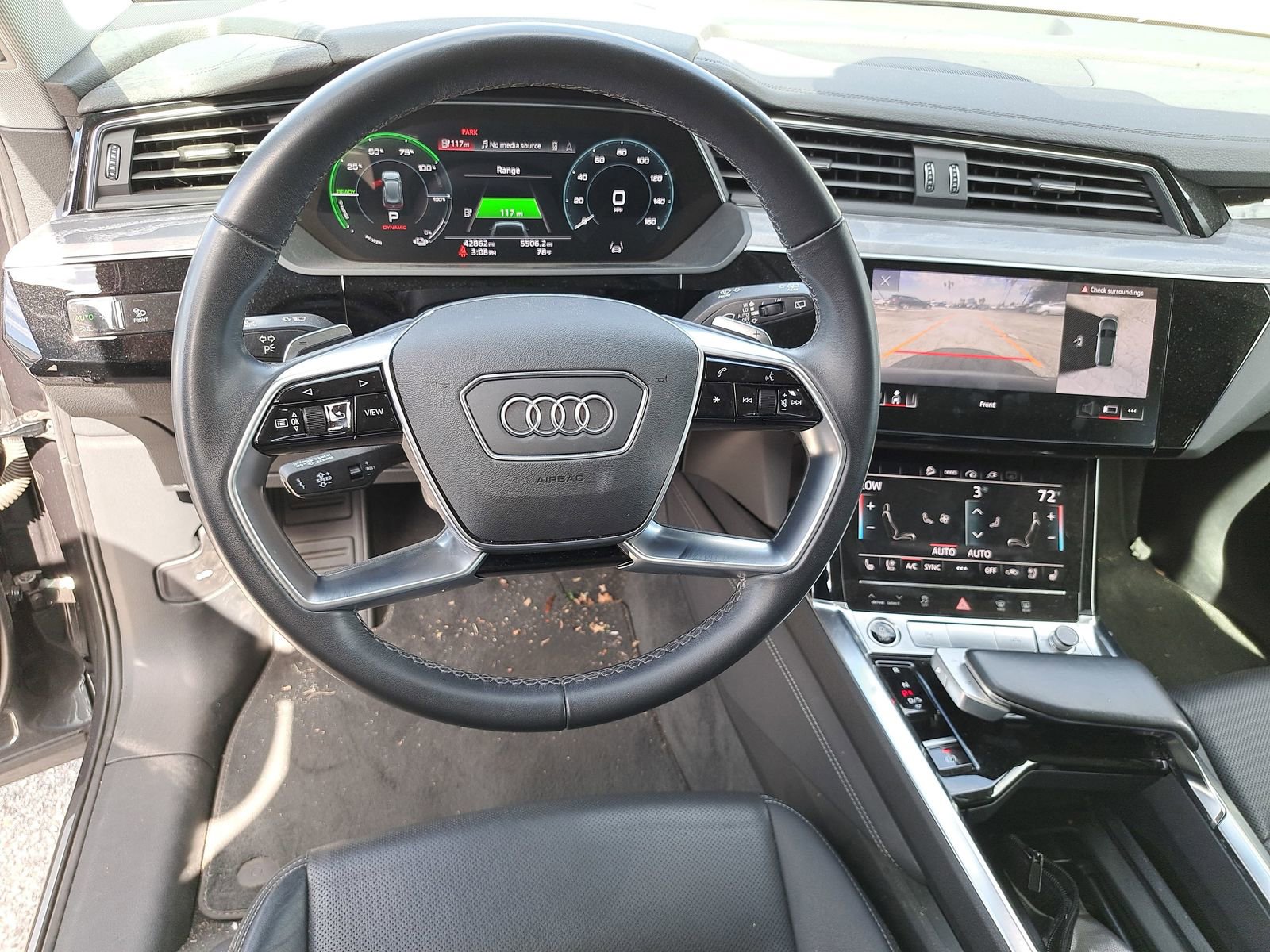 Used 2023 Audi e-tron Premium Plus w/ Premium Plus Package AWD/4WD image 10