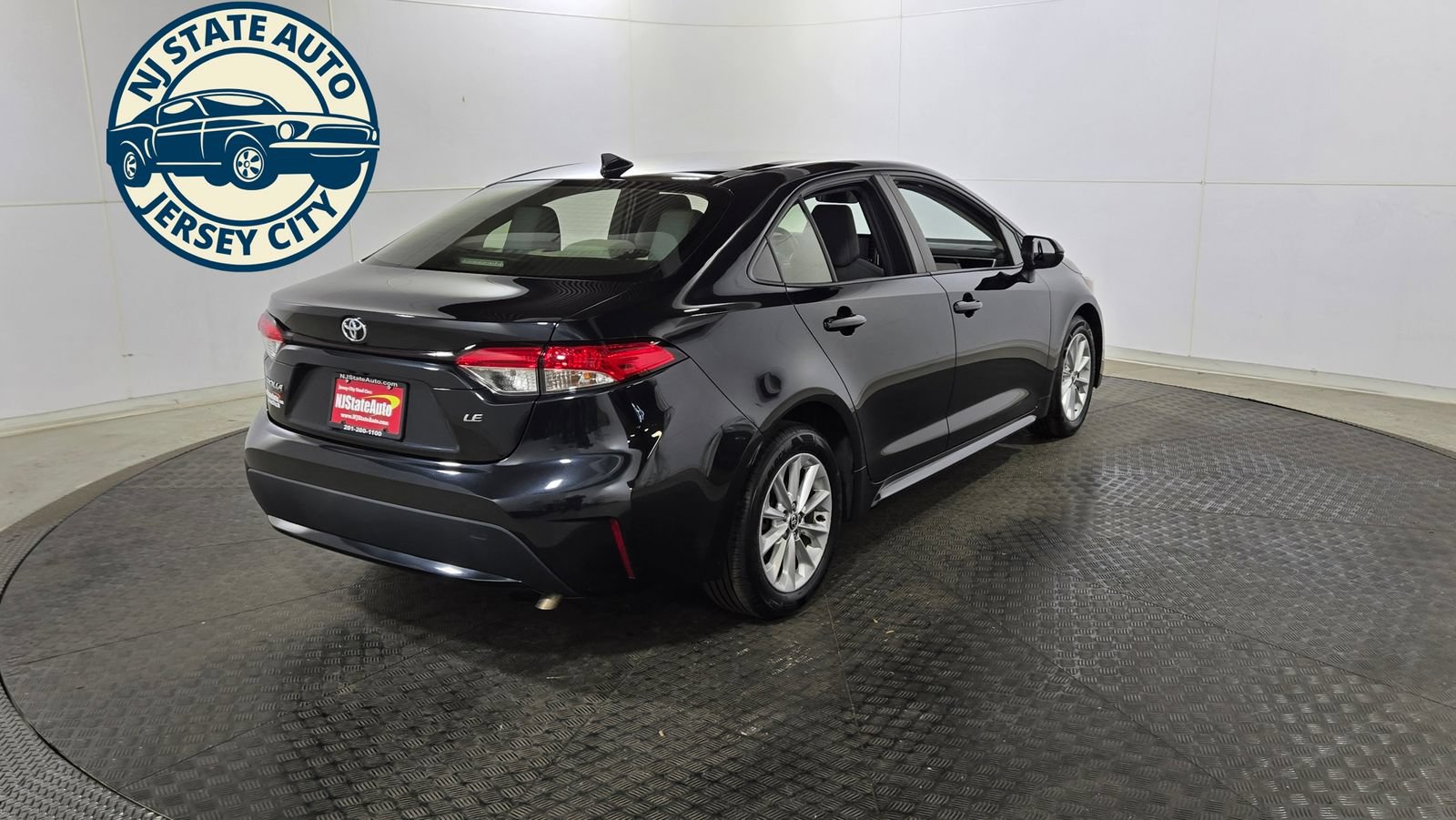 Used 2021 Toyota Corolla LE w/ LE Convenience Package FWD image 7