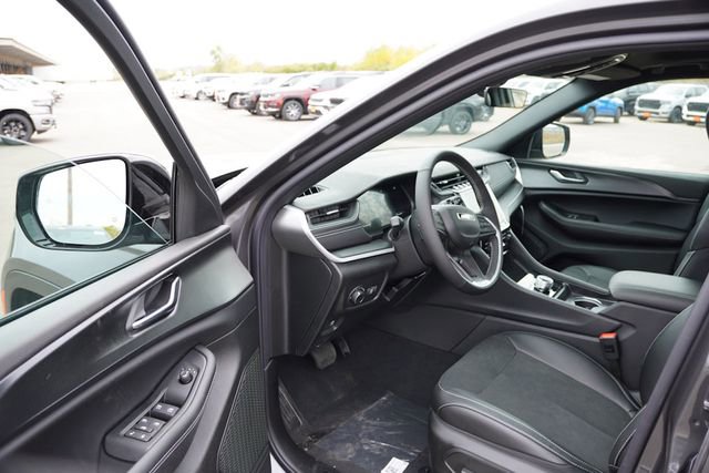 New 2025 Jeep Grand Cherokee L Altitude image 10