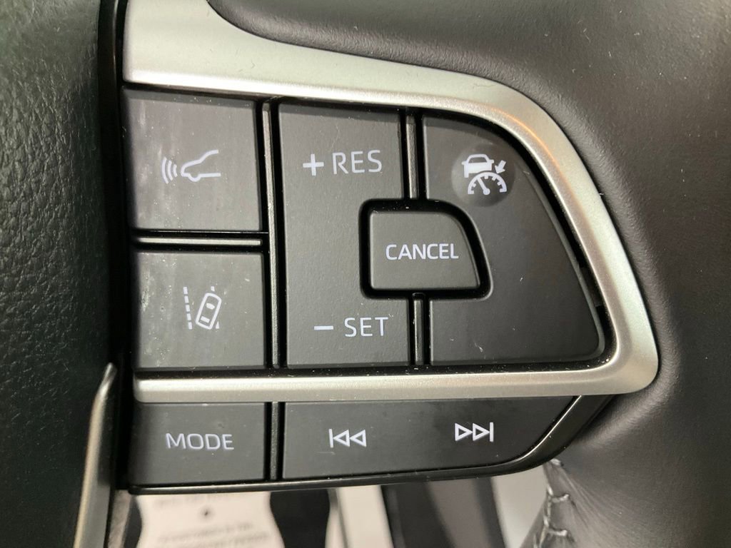 Used 2024 Toyota Highlander XLE image 19