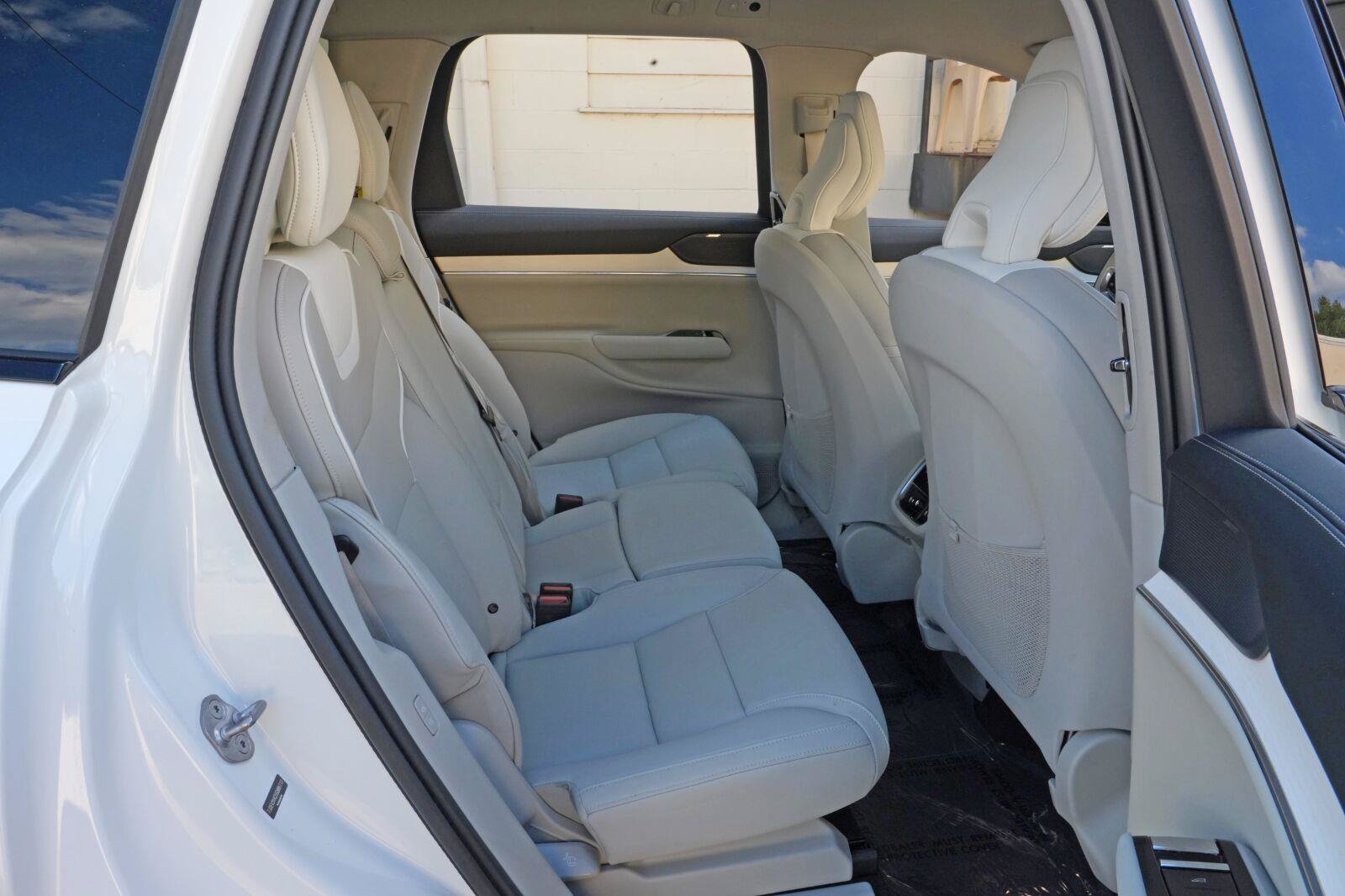 Used 2025 Volvo EX90 Plus AWD/4WD image 40