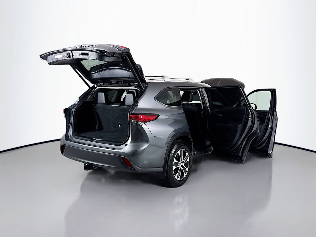 Used 2021 Toyota Highlander XLE AWD/4WD image 21