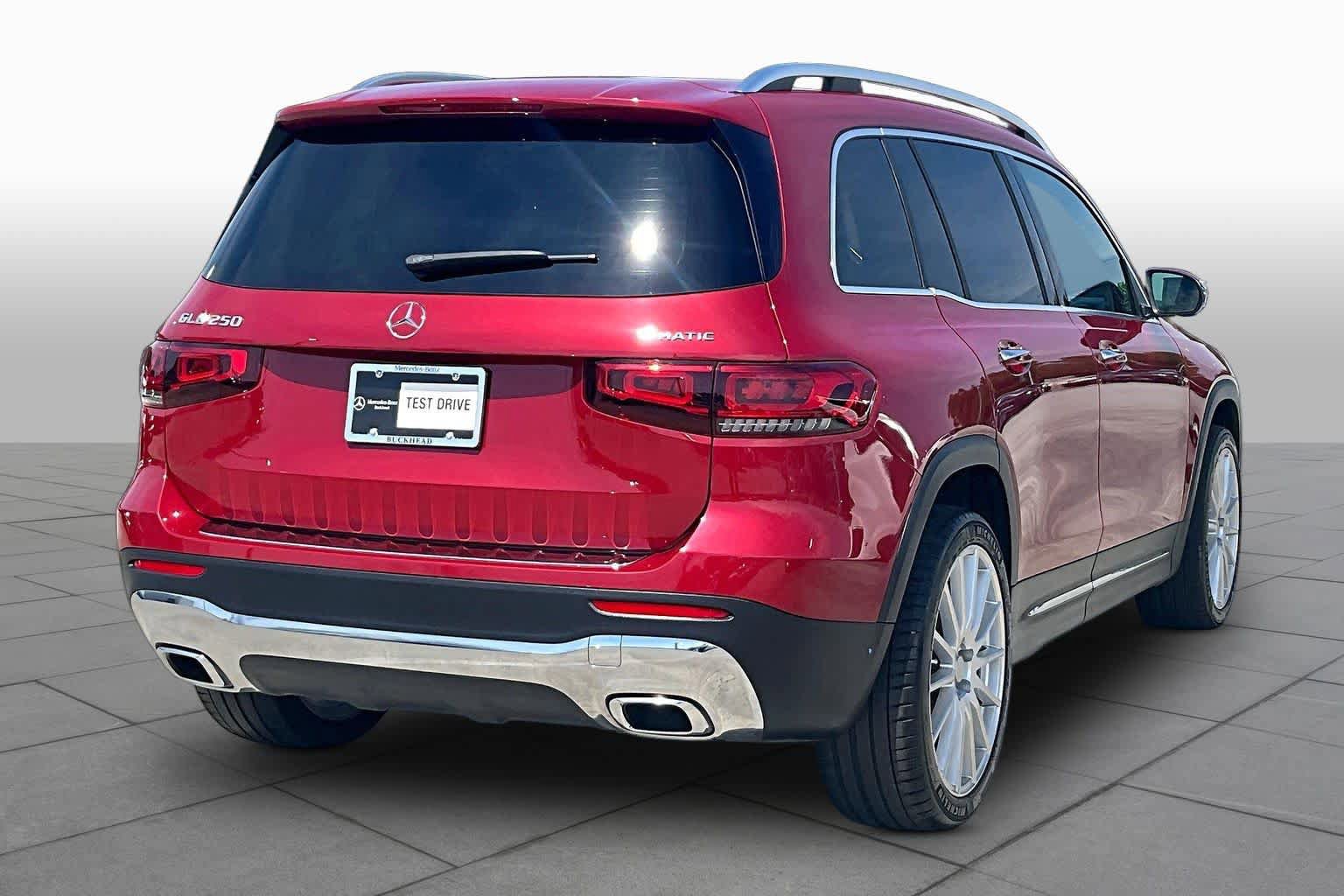Used 2022 Mercedes-Benz GLB 250 4MATIC w/ Premium Package Lite image 13